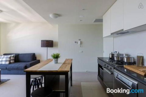 A Cozy CBD Suite With Spectacular City Views - QLD Tourism 0