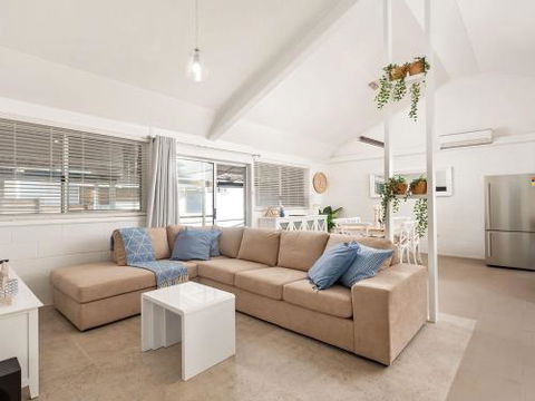 Little Kingsley Beach House 59A Kingsley Drive - Queensland Tourism 0