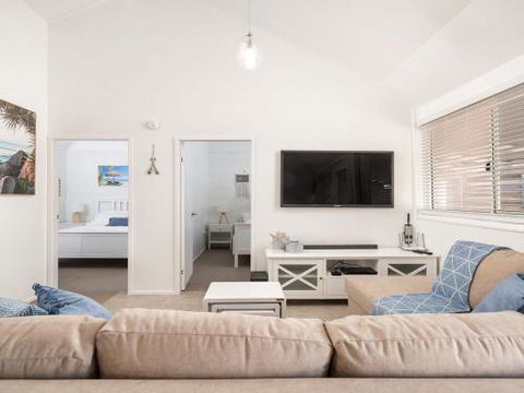 Little Kingsley Beach House 59A Kingsley Drive - Queensland Tourism 4