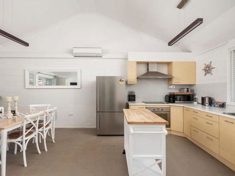 Little Kingsley Beach House 59A Kingsley Drive - Queensland Tourism 5