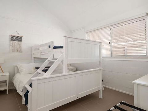 Little Kingsley Beach House 59A Kingsley Drive - Queensland Tourism 3