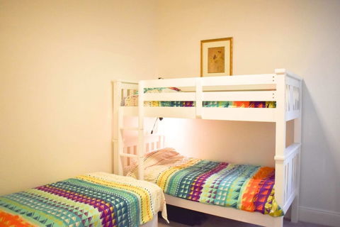 Cosy Erko 2 Bedroom Home On Edge Of Sydney City Centre - QLD Tourism 0