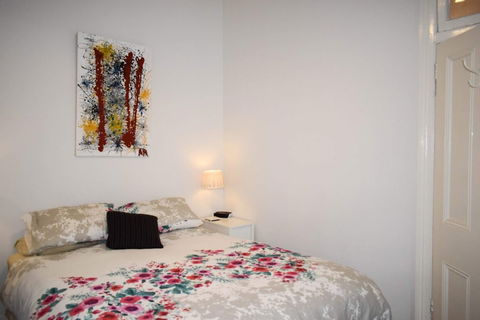 Cosy Erko 2 Bedroom Home On Edge Of Sydney City Centre - QLD Tourism 6