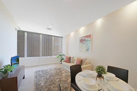 A Comfy & Central 2BR Apt Near Flinders Station - QLD Tourism 5