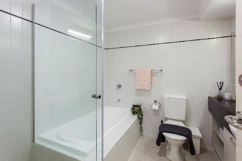 A Comfy 2BR Home Top Location FREE Parking - QLD Tourism 5