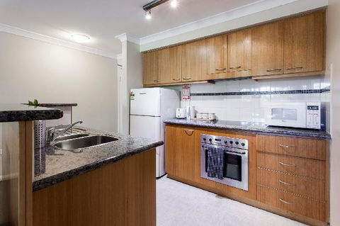A Comfy 2BR Home Top Location FREE Parking - QLD Tourism 6