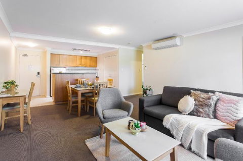 A Comfy 2BR Home Top Location FREE Parking - QLD Tourism 3
