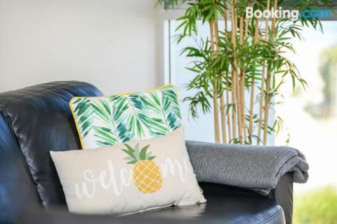 Bayline Beachfront Apartment No 4 - QLD Tourism 6