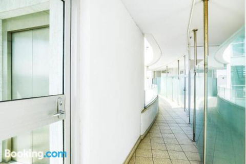Bayline Beachfront Apartment No 4 - QLD Tourism 1