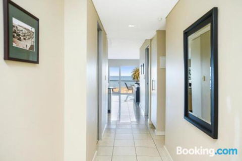 Bayline Beachfront Apartment No 4 - QLD Tourism 0