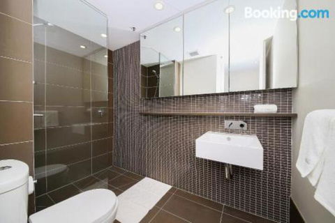 Homely Albert Park Suite Next To Grand Prix Circuit - QLD Tourism 2