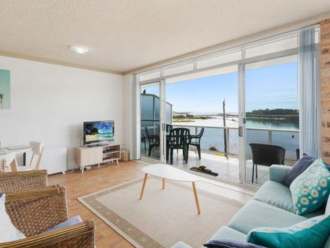 Sapphire Waters Unit 2 - QLD Tourism 4