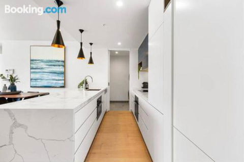 Luxe 101 At Martha Cove Waterfront Luxury On The Marina Walk To Beach - QLD Tourism 1