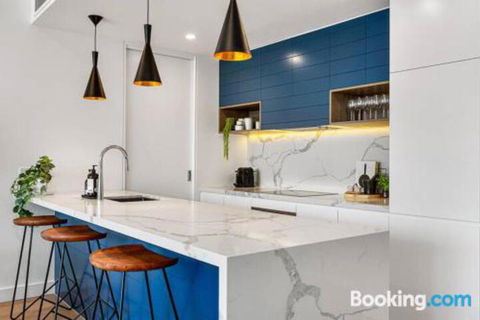 Luxe 101 At Martha Cove Waterfront Luxury On The Marina Walk To Beach - QLD Tourism 6