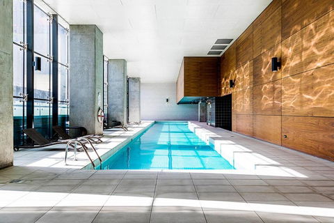 A Charming Studio With Stunning City Views - QLD Tourism 1