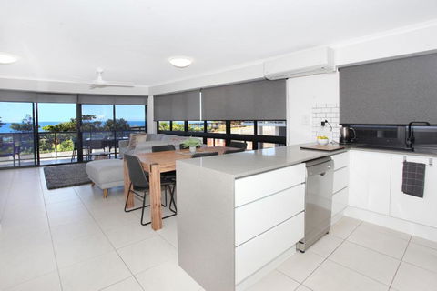 Unit 1 Phoenix Apartments Coolum Beach - Queensland Tourism 3