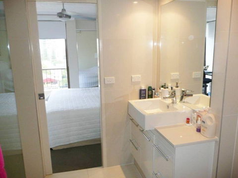 Stunning Sea & Ocean Views Apt - Queensland Tourism 4