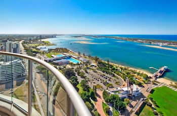 Luxury 3BR Apt With Incredible Views - QLD Tourism 6
