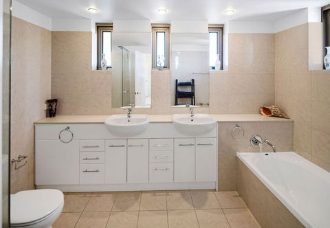 Luxury 3BR Apt With Incredible Views - QLD Tourism 3