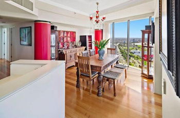 Luxury 3BR Apt With Incredible Views - QLD Tourism 0