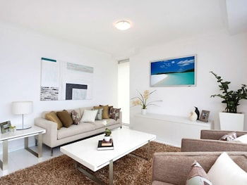 Panoramic Views At Sub Penthouse Apt - QLD Tourism 6