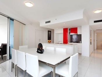 Panoramic Views At Sub Penthouse Apt - QLD Tourism 2