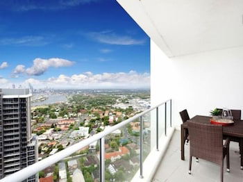 Panoramic Views At Sub Penthouse Apt - QLD Tourism 4
