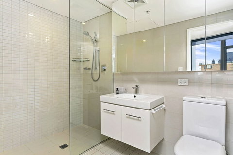 Vibrant Inner City Apartment SHIL2 - QLD Tourism 0