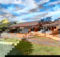 Hedge House- luxury space style location - QLD Tourism