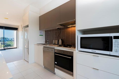 Stylish 3 Bedroom Condo - QLD Tourism 4