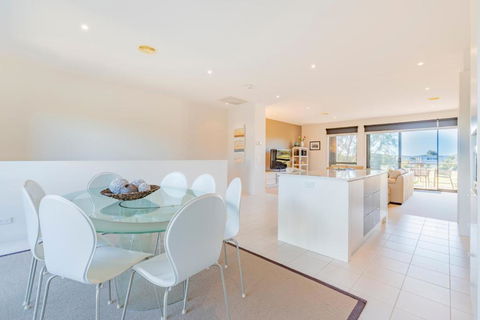 Stylish 3 Bedroom Condo - QLD Tourism 1