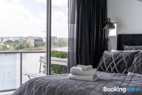 3br Stylish Apt CBD River & City Views SpaSaunaPoolWIFINetflix - QLD Tourism 6