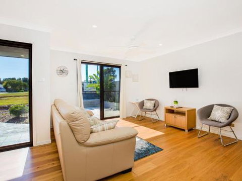 VIlla Zelma Culburra Beach - Queensland Tourism 6