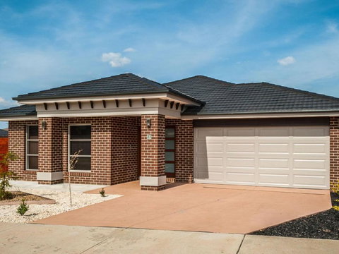 Valencia - QLD Tourism 3