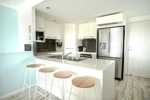Coolum Beach 3 Level Townhouse Private Rooftop Terrace Spa Overlooking Mount Coolum - Queensland Tourism 3