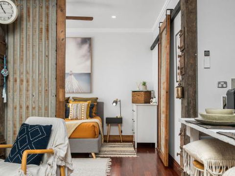 Black Beauty Studio - QLD Tourism 0