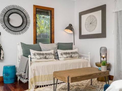 Black Beauty Studio - QLD Tourism 3