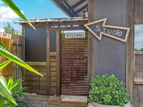 Black Beauty Studio - QLD Tourism 5