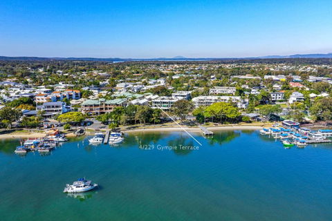 Panoramic River & Ocean Views Noosaville - QLD Tourism 6