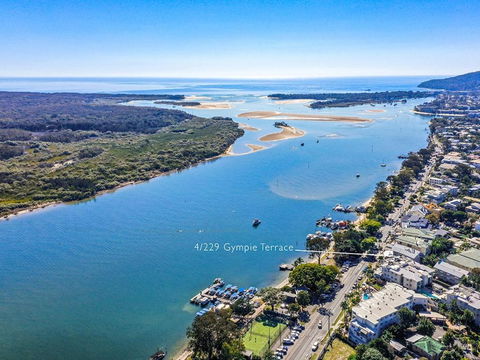 Panoramic River & Ocean Views Noosaville - QLD Tourism 3
