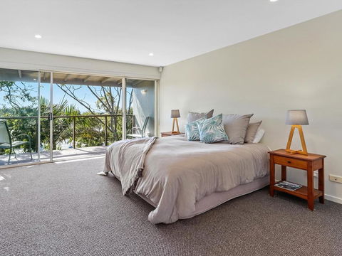The Peachy Life Sunshine Beach - Queensland Tourism 5