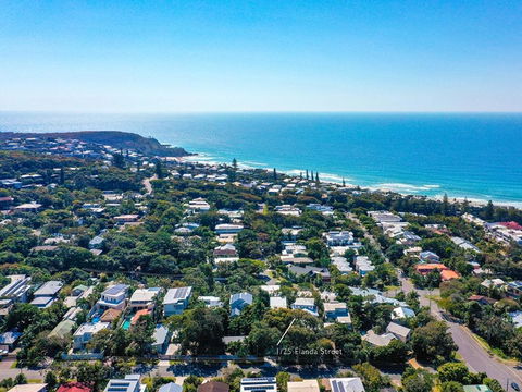 The Peachy Life Sunshine Beach - Queensland Tourism 6