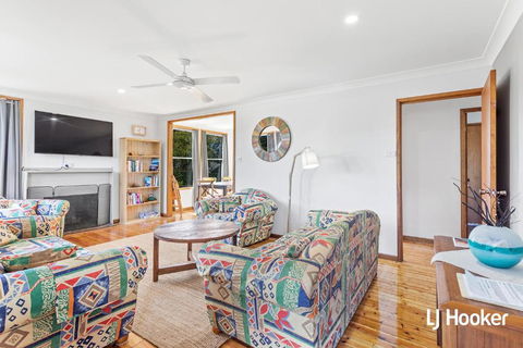 Cromarty Cottage 900m From Birubi Beach - QLD Tourism 1