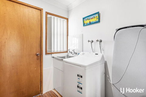 Cromarty Cottage 900m From Birubi Beach - QLD Tourism 5