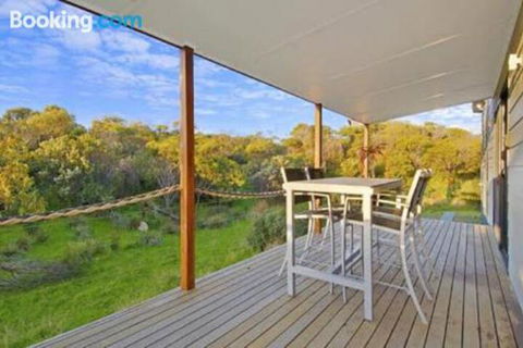 A One One Two At Island Beach - QLD Tourism 4