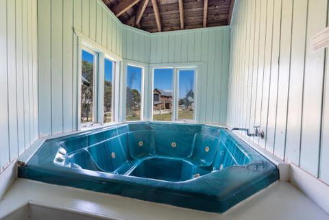 Banjos Chalet Alpine Getaways - QLD Tourism 3