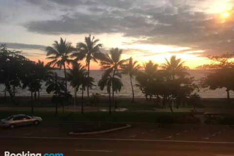 Townsville Strand Lighthouse Apartment 3 - QLD Tourism 1