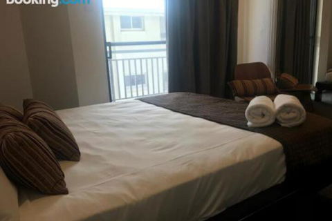 Townsville Strand Lighthouse Apartment 3 - QLD Tourism 3
