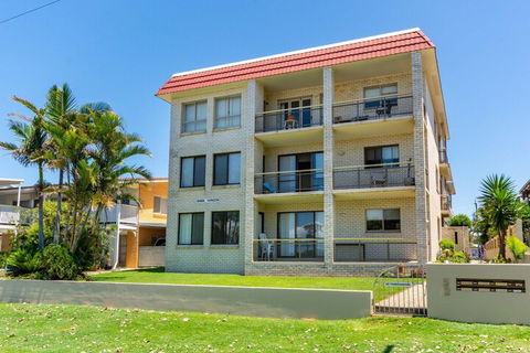 Freshly Renovated Dog Friendly House Walking Distance To Waterfront - Queensland Tourism 1