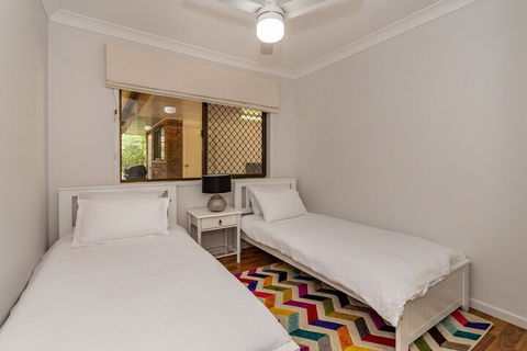 Freshly Renovated Dog Friendly House Walking Distance To Waterfront - Queensland Tourism 6